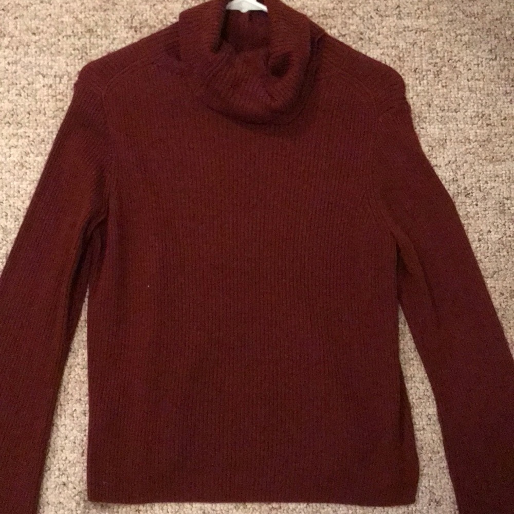 Color: Rust
Size: M
Details: Cropped